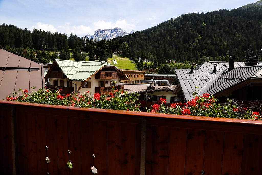 Dolomiti Hotel Cozzio 마돈나 디 캄필리오 객실 사진
